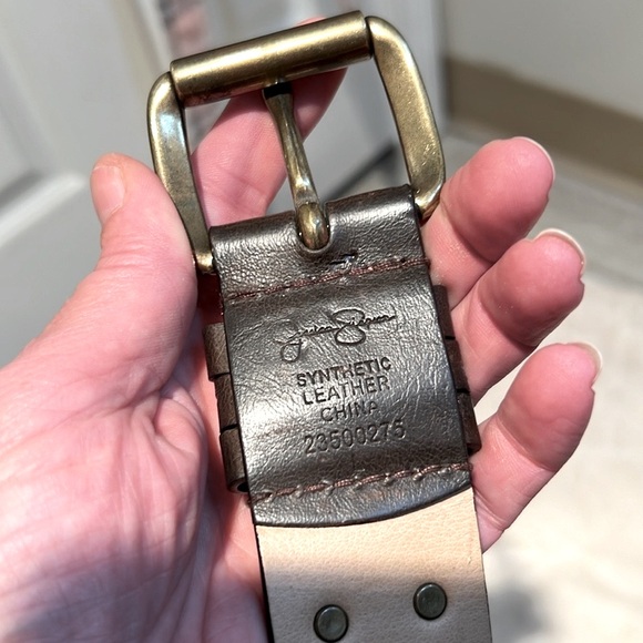 JESS SIMPSON👖 VTG FAUX BROWN LEATHER BELT W/RIVET ACCENTS Women’s 45” Fit37”-41” - Picture 7 of 12